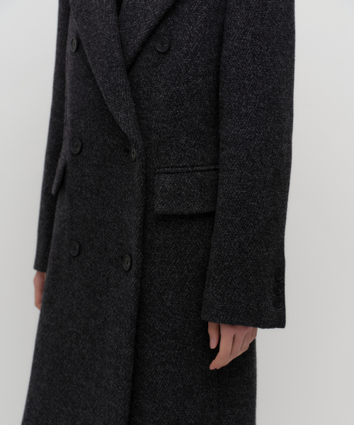 MUSINSA STANDARD WOMAN（ムシンサスタンダードウーマン）の「ウィメンズウールブレンドヘリンボーンオーバーショルダーダブルマキシコート[チャコールグレー]（チェスターコート・レディース・その他・SMALL/MEDIUM/LARGE/X-SMALL）」の7枚目の写真