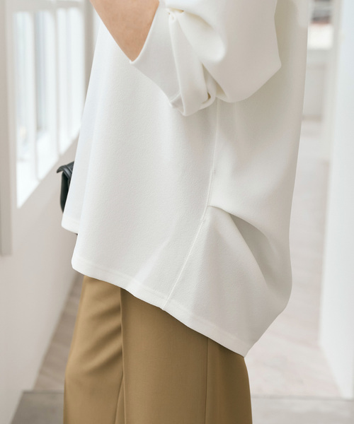 Spick & Span（スピックアンドスパン）の「アムンゼンクロスバックタックブラウス（シャツ/ブラウス・レディース・ベージュ系その他/ホワイト/ネイビー・FREE）」の17枚目の写真