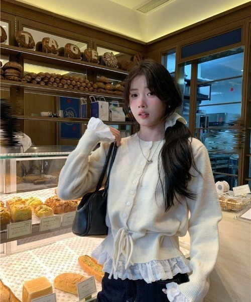 Ritzy(リッツィー)の「6色展開 フリルヘム ドローストリング カーディガン(ニット/セーター・レディース・ピンク/グレー/ブラック/パープル/レッド/ホワイト・FREE)」の22枚目の写真