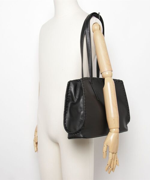 YArKA（ヤーカ）の「【YArKA/ヤーカ】real leather lace up tote bag [lumm3] / レースアップデザイントートバッグ（トートバッグ・レディース・ブラック・FREE）」の19枚目の写真