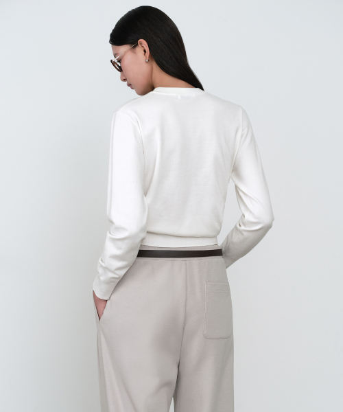 MUSINSA STANDARD WOMAN（ムシンサスタンダードウーマン）の「ウィメンズエッセンシャルラウンドネックニット[アイボリー]（ニット/セーター・レディース・その他・LARGE/MEDIUM/SMALL/X-SMALL）」の3枚目の写真