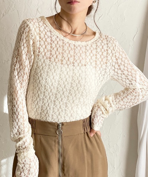She's Closet(シーズクローゼット)の「長袖バックオープンクルーネック レースシアートップス(Tシャツ/カットソー・レディース・ブラウン/アイボリー/ブラック・FREE)」の1枚目の写真