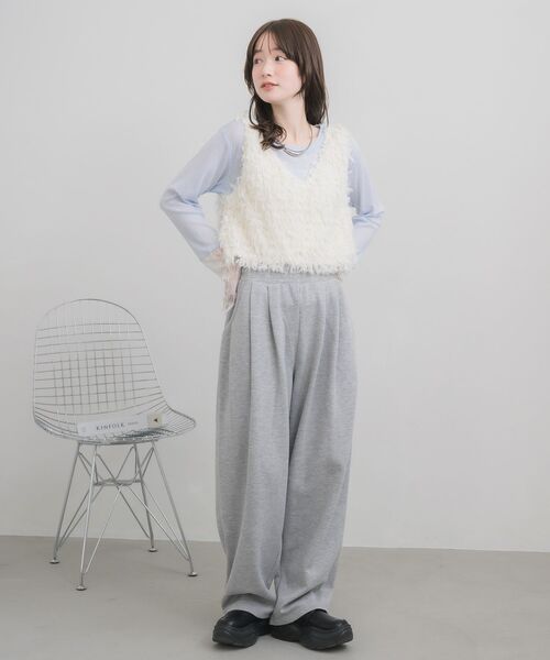 RETRO GIRL(レトロガール)の「フェザーショートベスト(ベスト・レディース・ブラック/ベージュ/ナチュラル・FREE)」の4枚目の写真