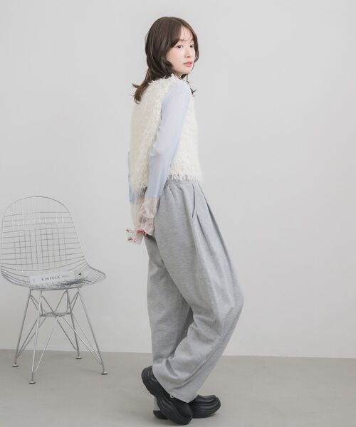 RETRO GIRL(レトロガール)の「フェザーショートベスト(ベスト・レディース・ブラック/ベージュ/ナチュラル・FREE)」の5枚目の写真