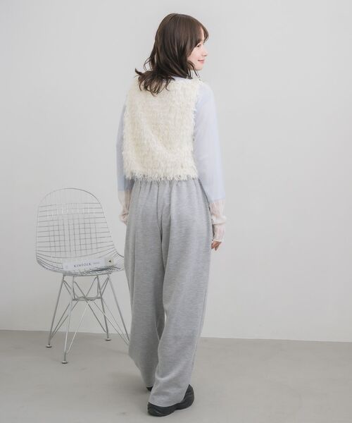 RETRO GIRL(レトロガール)の「フェザーショートベスト(ベスト・レディース・ブラック/ベージュ/ナチュラル・FREE)」の6枚目の写真