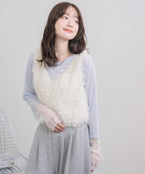 RETRO GIRL(レトロガール)の「フェザーショートベスト(ベスト・レディース・ブラック/ベージュ/ナチュラル・FREE)」の8枚目の写真