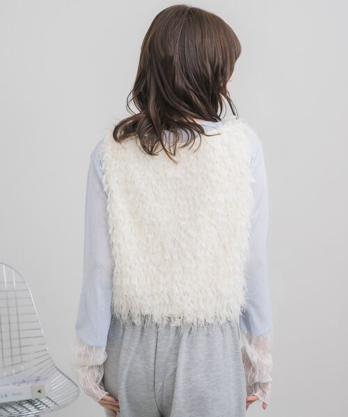 RETRO GIRL(レトロガール)の「フェザーショートベスト(ベスト・レディース・ブラック/ベージュ/ナチュラル・FREE)」の10枚目の写真