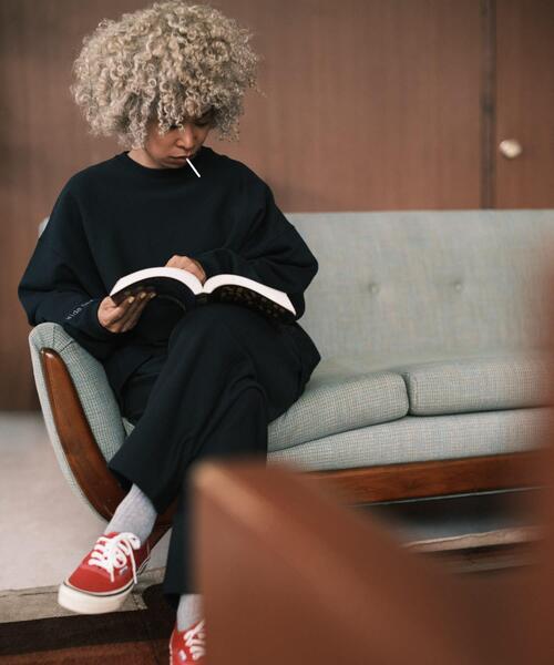 Champion(チャンピオン)の「『別注』Champion×Wide Dad RW DAD SWEAT CREW-NECK(スウェット・メンズ・ネイビー・1/2)」の2枚目の写真