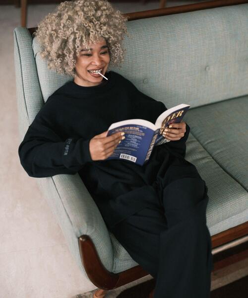 Champion(チャンピオン)の「『別注』Champion×Wide Dad RW DAD SWEAT CREW-NECK(スウェット・メンズ・ネイビー・1/2)」の3枚目の写真