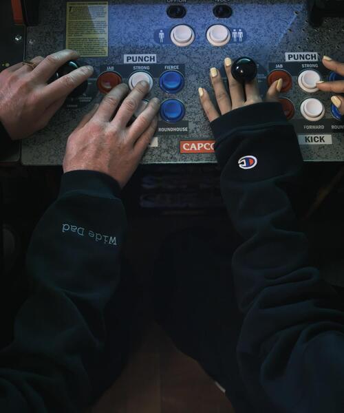 Champion(チャンピオン)の「『別注』Champion×Wide Dad RW DAD SWEAT CREW-NECK(スウェット・メンズ・ネイビー・1/2)」の4枚目の写真