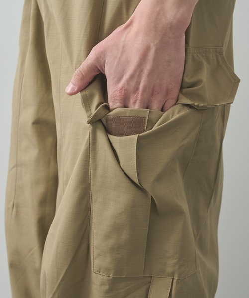 POLIQUANT(ポリクアント)の「【POLIQUANT/ポリクアント】THE CHANGING LENGTH/HEM CROPPED CARGO PANTS(カーゴパンツ・メンズ・オリーブ/ブラック/ベージュ・1/3)」の18枚目の写真