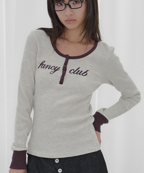 FANCY CLUB(ファンシークラブ)の「A'GEM/9 × .kom 『FANCY CLUB/ファンシークラブ』 HENLEY NECK WAFFLE LONG SLEEVE/ヘンリーネックワッフルロングスリーブ(Tシャツ/カットソー・レディース・アイボリー/グレー・FREE)」の2枚目の写真