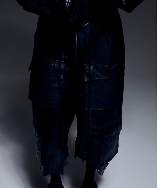 DANKE SCHON（ダンケシェーン）の「DankeSchon/ダンケシェーン/REPRO-LEATHER CARGO SHORTS（カーゴパンツ・メンズ・ブラック・L/M）」の5枚目の写真