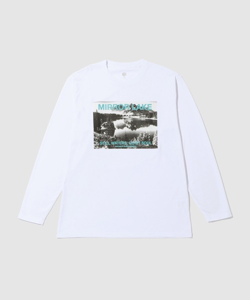 Mac-House(マックハウス)の「【T-GRAPHICS / ティーグラフィックス】風景フォトプリント クルーネック 長袖Tシャツ(Tシャツ/カットソー・メンズ・ホワイト系/ホワイト系1/ブラック/グレー系/グレー系1・L/M/XL/S)」の1枚目の写真