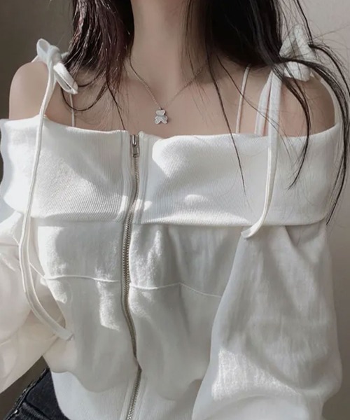 Emilie（エミリー）の「肩紐付き オフショルダー スウェット（スウェット・レディース・アイボリー/ブラック/ライトブルー・FREE）」の6枚目の写真