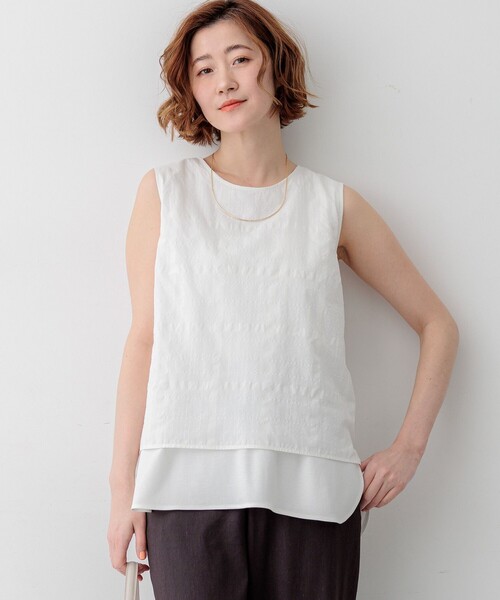 23区(ニジュウサンク)の「シアーチェックレイヤード スリーブレス Tブラウス(シャツ/ブラウス・レディース・ホワイト系3/ブラック系3/ダークブラウン系3・38/40)」の1枚目の写真