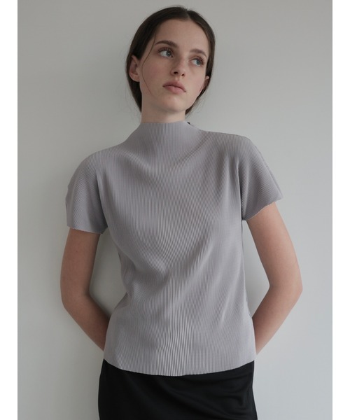NOWNS(ナウンス)の「Seine | Pleats tops(Tシャツ/カットソー・レディース・アイボリー/グレー/ブラック/ネイビー/ブラウン・FREE)」の4枚目の写真