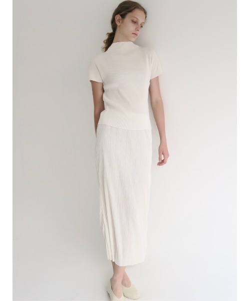 NOWNS(ナウンス)の「Seine | Pleats tops(Tシャツ/カットソー・レディース・アイボリー/グレー/ブラック/ネイビー/ブラウン・FREE)」の14枚目の写真