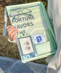 Vini（ヴィニ）の「クリップ付き A4 ジッパー クリア ファイル（ステーショナリー）」