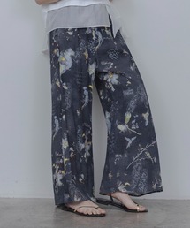 Eimee Law（エイミーロウ）の「バードボタニカルプリントリラックスパンツ（その他パンツ）」