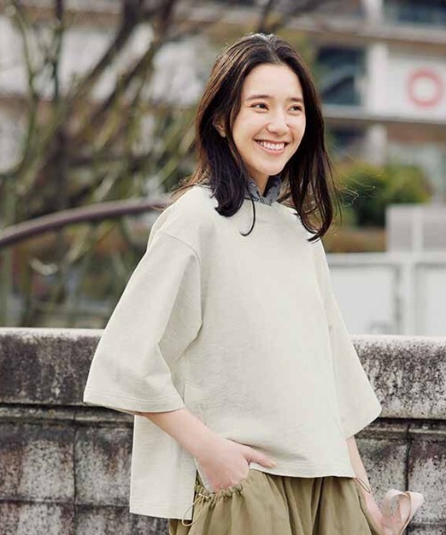 Live in comfort(リブインコンフォート)の「リブ イン コンフォート 抜け感UP!重ねるためのミニ裏毛トップス(Tシャツ/カットソー・レディース・ブラック/オートミール/チャコールグレー・M/S/3L/LL/L)」の3枚目の写真