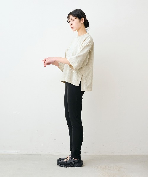 Live in comfort(リブインコンフォート)の「リブ イン コンフォート 抜け感UP!重ねるためのミニ裏毛トップス(Tシャツ/カットソー・レディース・ブラック/オートミール/チャコールグレー・M/S/3L/LL/L)」の20枚目の写真