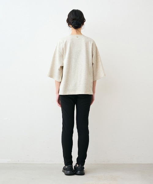 Live in comfort(リブインコンフォート)の「リブ イン コンフォート 抜け感UP!重ねるためのミニ裏毛トップス(Tシャツ/カットソー・レディース・ブラック/オートミール/チャコールグレー・M/S/3L/LL/L)」の21枚目の写真