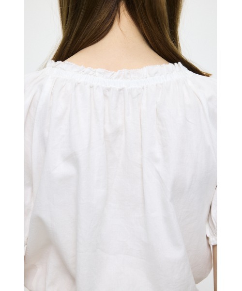 MOUSSY(マウジー)の「SCOOP NECK PIN TUCK ブラウス(シャツ/ブラウス・レディース・ブラック/ネイビー/ホワイト・FREE)」の21枚目の写真
