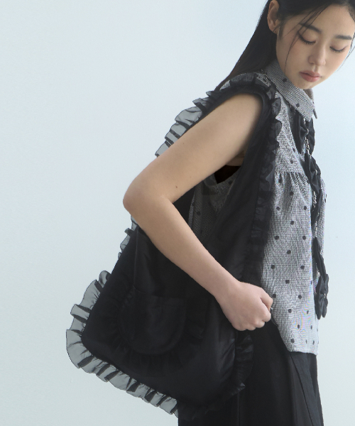 MOIREMOA（モアレモア）の「Lustre Shirring Bag-Black（ショルダーバッグ・レディース・その他・FREE）」の2枚目の写真