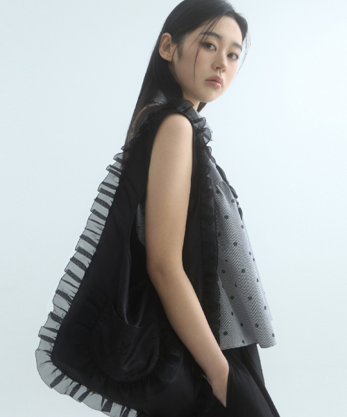 MOIREMOA（モアレモア）の「Lustre Shirring Bag-Black（ショルダーバッグ・レディース・その他・FREE）」の5枚目の写真