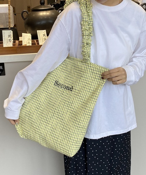 pyornim（ピョルニム）の「【A4サイズ対応】チェック柄 ロゴ刺繍 クシュクシュギャザーハンドル トートバッグ（トートバッグ・レディース・イエロー/ホワイト/ブルー・F）」の16枚目の写真