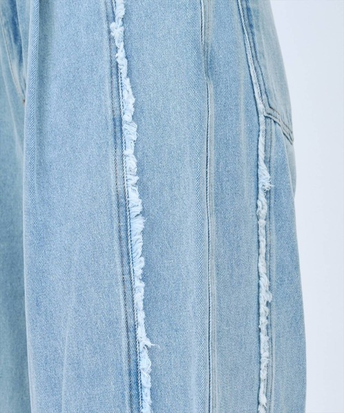 AND COUTURE(アンドクチュール)の「フリンジラインワイドデニムパンツ(デニムパンツ・レディース・ブルー/ライトブルー・SMALL/MEDIUM)」の22枚目の写真