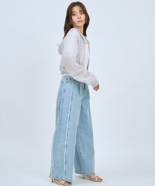 AND COUTURE(アンドクチュール)の「フリンジラインワイドデニムパンツ(デニムパンツ・レディース・ブルー/ライトブルー・SMALL/MEDIUM)」の17枚目の写真