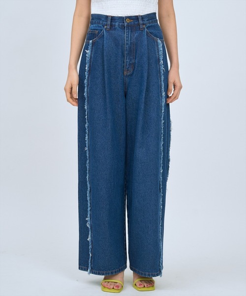 AND COUTURE(アンドクチュール)の「フリンジラインワイドデニムパンツ(デニムパンツ・レディース・ブルー/ライトブルー・SMALL/MEDIUM)」の14枚目の写真