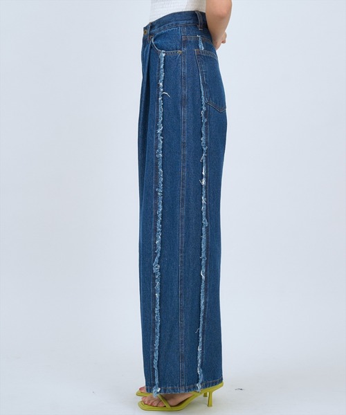 AND COUTURE(アンドクチュール)の「フリンジラインワイドデニムパンツ(デニムパンツ・レディース・ブルー/ライトブルー・SMALL/MEDIUM)」の13枚目の写真