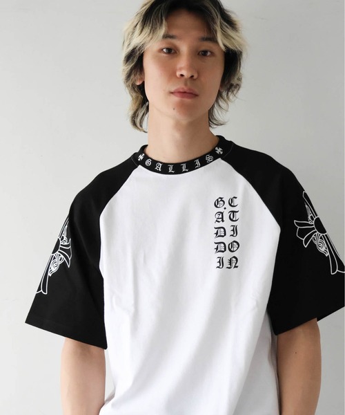 GALLIS ADDICTION(ガリスアディクション)の「GA Raglan 刺繍&Print Tee(Tシャツ/カットソー・メンズ・ブラック/ピンク・L/M)」の2枚目の写真
