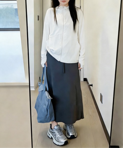 aimoha（アイモハ）の「UVカット 軽量 指穴付き フード付き ジップパーカー（パーカー・レディース・ホワイト/グリーン/ブルー・M/L）」の5枚目の写真