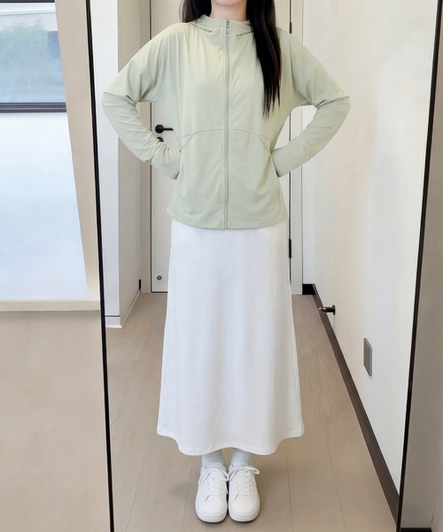 aimoha（アイモハ）の「UVカット 軽量 指穴付き フード付き ジップパーカー（パーカー・レディース・ホワイト/グリーン/ブルー・M/L）」の8枚目の写真
