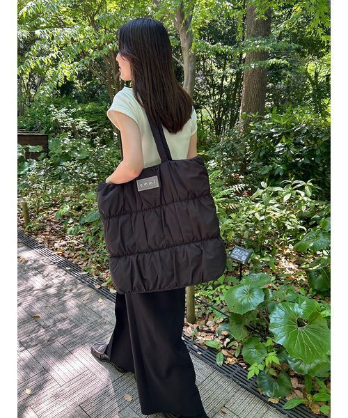 emmi（エミ）の「eco emmiロゴパデットトートバッグ（トートバッグ・レディース・ブラック/オフホワイト/イエロー・F）」の2枚目の写真