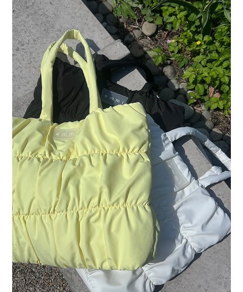 emmi（エミ）の「eco emmiロゴパデットトートバッグ（トートバッグ・レディース・ブラック/オフホワイト/イエロー・F）」の4枚目の写真