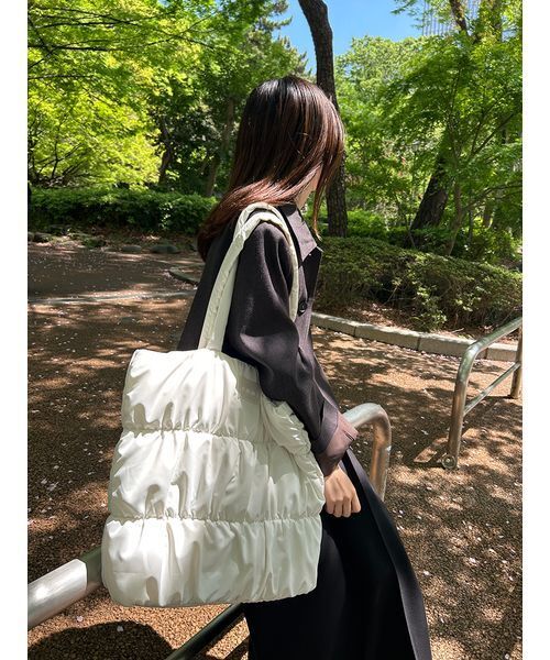 emmi（エミ）の「eco emmiロゴパデットトートバッグ（トートバッグ・レディース・ブラック/オフホワイト/イエロー・F）」の9枚目の写真