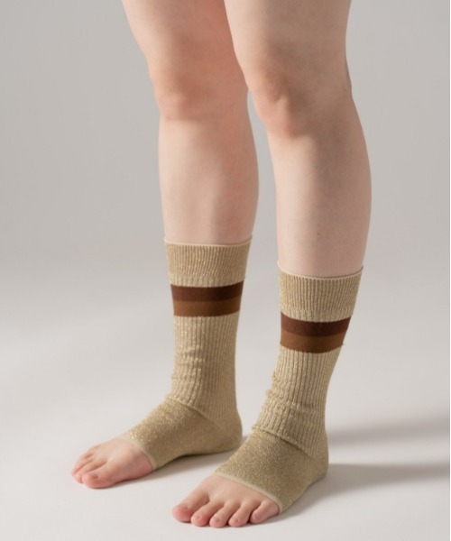 The Role design(ザロールデザイン)の「【 The Role design / ザ・ロールデザイン 】 HEEL RIB LINE LEGGINGS WOMEN / ヒールリブラインレギンス ウィメンズ(ソックス/靴下・レディース・シルバー/オレンジ/ゴールド・FREE)」の3枚目の写真