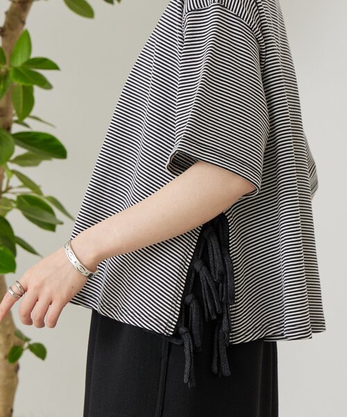 BEARDSLEY（ビアズリー）の「サイドフリンジニットTee（Tシャツ/カットソー・レディース・ブラック/レッド・FREE）」の2枚目の写真