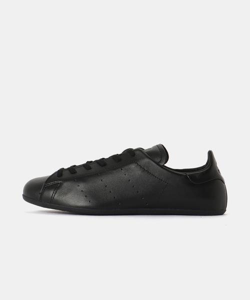 adidas Originals(アディダスオリジナルス)の「adidas Originals STAN SMITH LO PRO W JR6010(スニーカー・レディース・ブラック・23cm/23.5cm/24cm/24.5cm/25cm)」の1枚目の写真