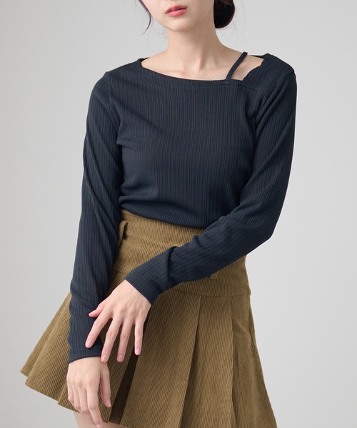 DAYRA(デイラ)の「ストラップデザイン アシンメトリー 長袖 リブ トップス(Tシャツ/カットソー・レディース・ブラック/チャコールグレー/グリーン・FREE/S)」の2枚目の写真