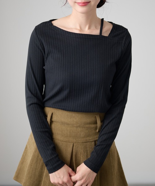 DAYRA(デイラ)の「ストラップデザイン アシンメトリー 長袖 リブ トップス(Tシャツ/カットソー・レディース・ブラック/チャコールグレー/グリーン・FREE/S)」の5枚目の写真