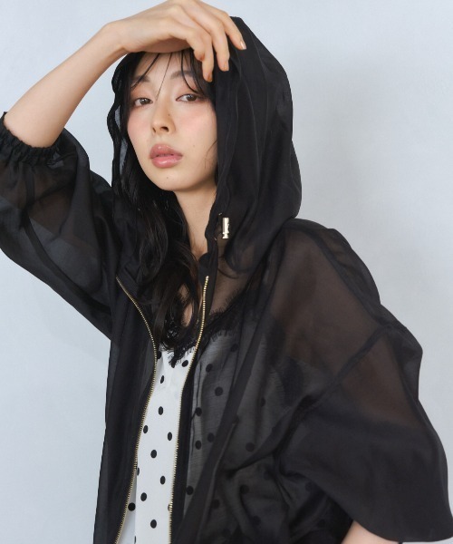 Anclear oui(アンクリアウィ)の「シアーWジップパーカー(パーカー・レディース・ホワイト/ベージュ/ブラック・F)」の10枚目の写真