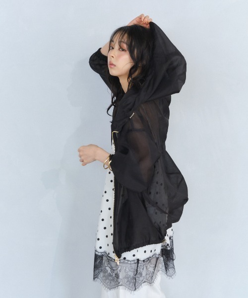 Anclear oui(アンクリアウィ)の「シアーWジップパーカー(パーカー・レディース・ホワイト/ベージュ/ブラック・F)」の11枚目の写真