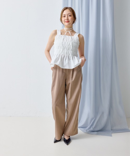 en CAnAF（エンカナフ）の「【トレンド感をプラス】チョーカーひも付き シャーリングペプラムトップス（タンクトップ・レディース・ブラウン/ブラック/オフホワイト/ブルー・フリー）」の9枚目の写真