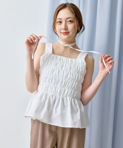en CAnAF（エンカナフ）の「【トレンド感をプラス】チョーカーひも付き シャーリングペプラムトップス（タンクトップ・レディース・ブラウン/ブラック/オフホワイト/ブルー・フリー）」の8枚目の写真